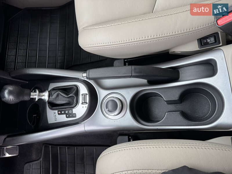 Позашляховик / Кросовер Mitsubishi Outlander XL 2011 в Івано-Франківську