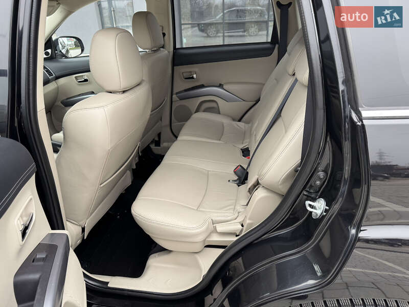 Позашляховик / Кросовер Mitsubishi Outlander XL 2011 в Івано-Франківську