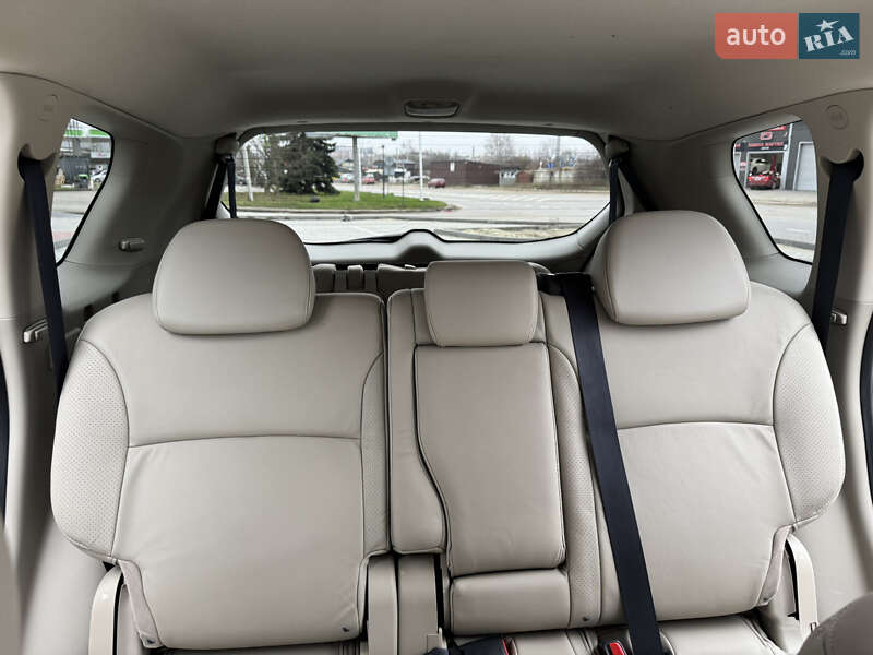 Позашляховик / Кросовер Mitsubishi Outlander XL 2011 в Івано-Франківську