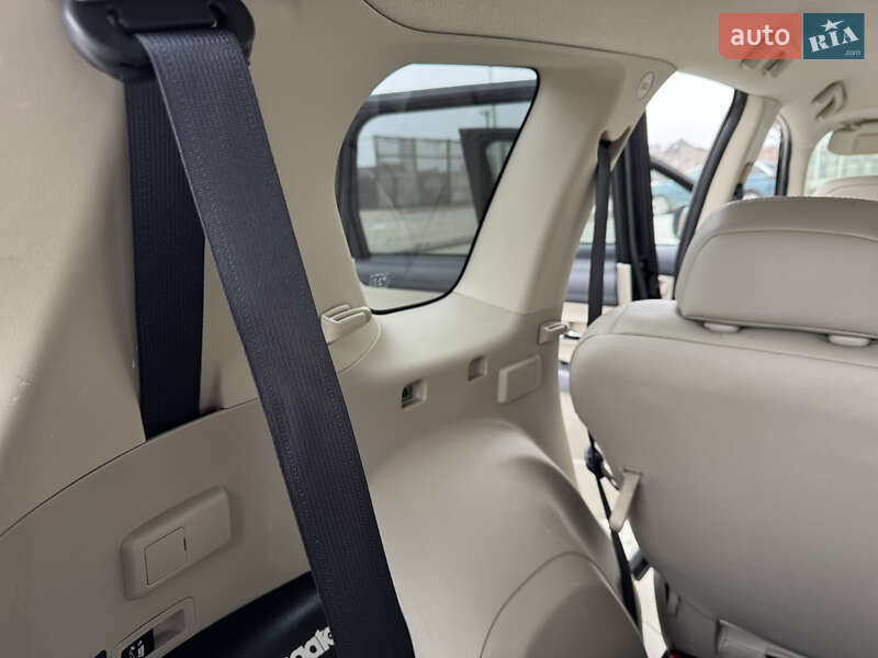 Позашляховик / Кросовер Mitsubishi Outlander XL 2011 в Івано-Франківську