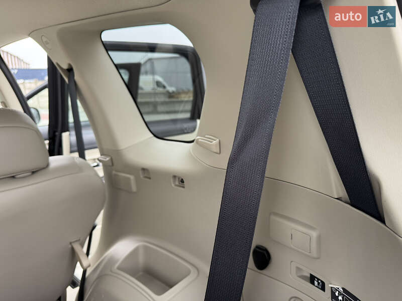 Позашляховик / Кросовер Mitsubishi Outlander XL 2011 в Івано-Франківську