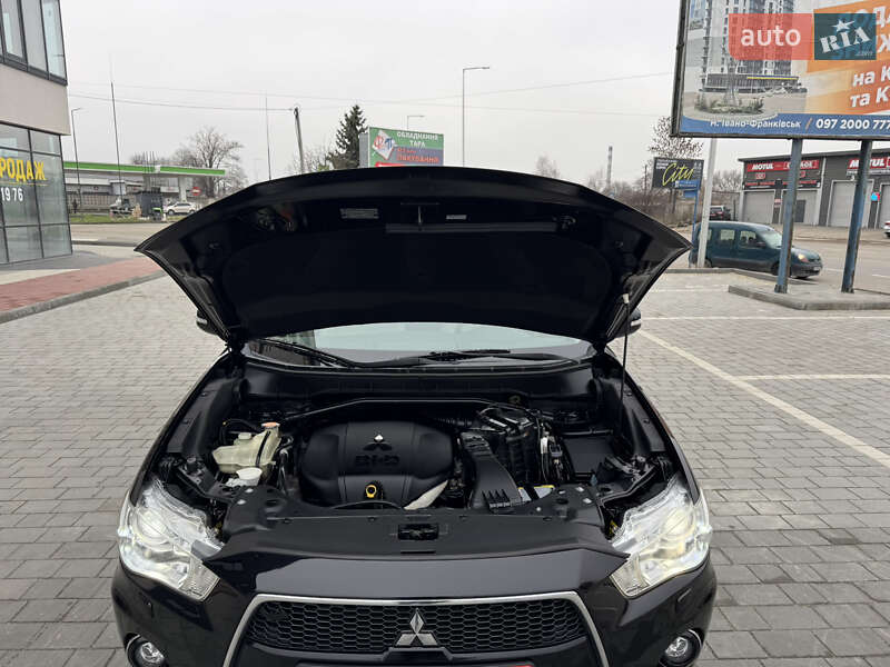 Позашляховик / Кросовер Mitsubishi Outlander XL 2011 в Івано-Франківську