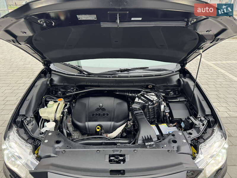 Позашляховик / Кросовер Mitsubishi Outlander XL 2011 в Івано-Франківську