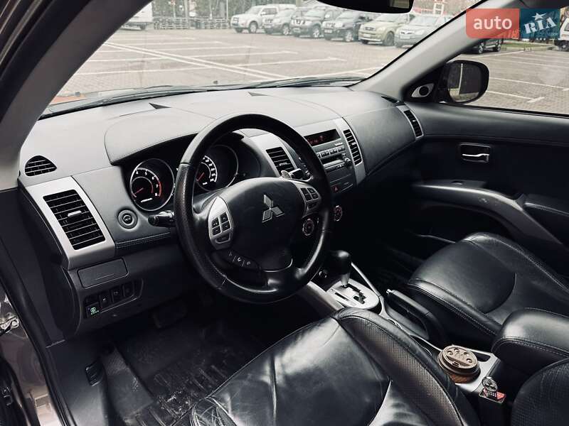 Внедорожник / Кроссовер Mitsubishi Outlander XL 2011 в Киеве