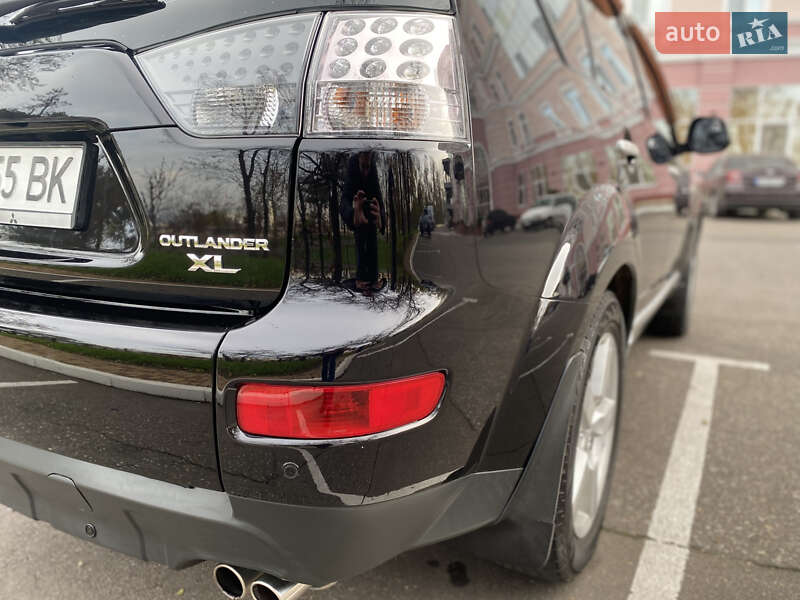Позашляховик / Кросовер Mitsubishi Outlander XL 2008 в Одесі