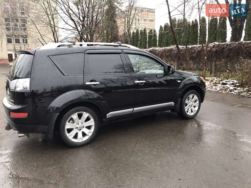 Позашляховик / Кросовер Mitsubishi Outlander XL 2008 в Луцьку