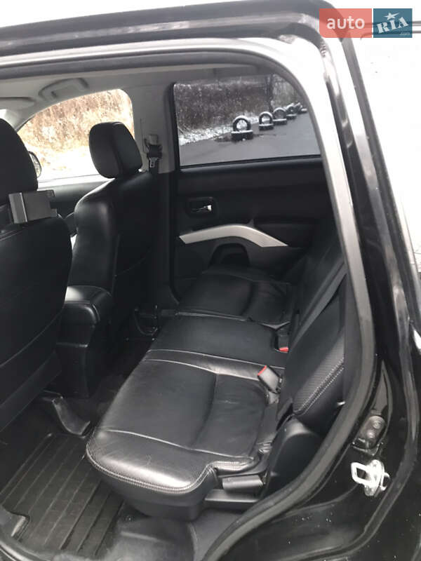 Позашляховик / Кросовер Mitsubishi Outlander XL 2008 в Луцьку