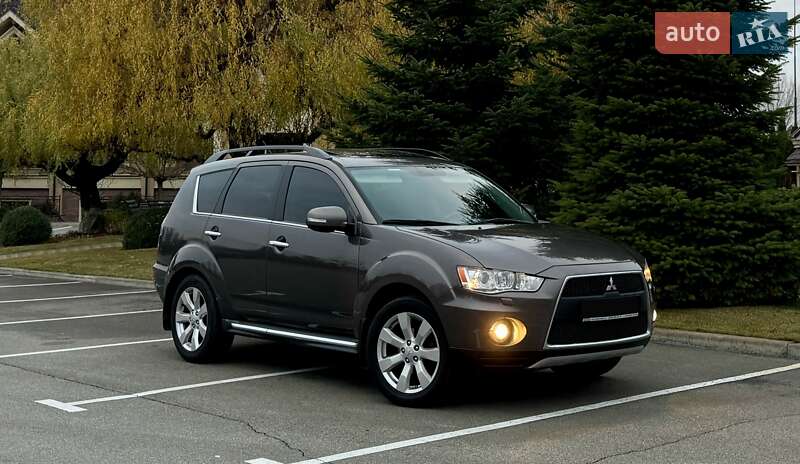 Mitsubishi Outlander XL 2011