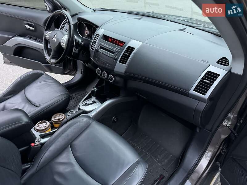 Внедорожник / Кроссовер Mitsubishi Outlander XL 2011 в Киеве