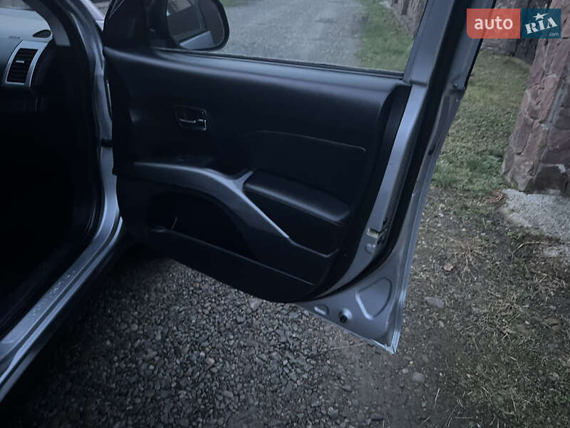 Внедорожник / Кроссовер Mitsubishi Outlander XL 2007 в Черновцах