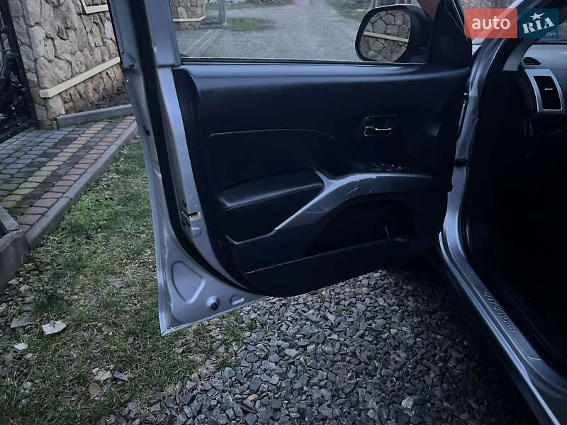 Внедорожник / Кроссовер Mitsubishi Outlander XL 2007 в Черновцах