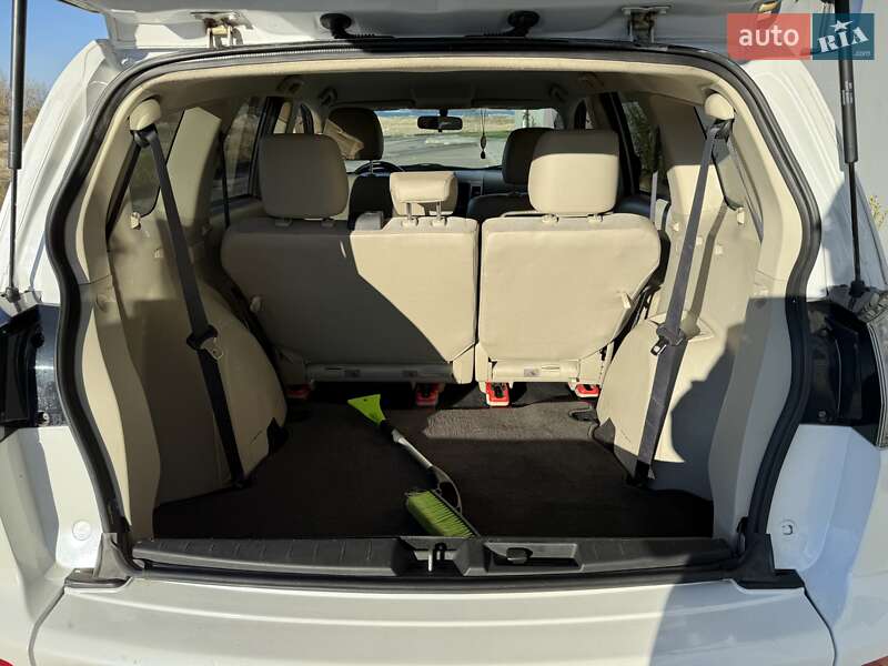 Позашляховик / Кросовер Mitsubishi Outlander XL 2011 в Черкасах