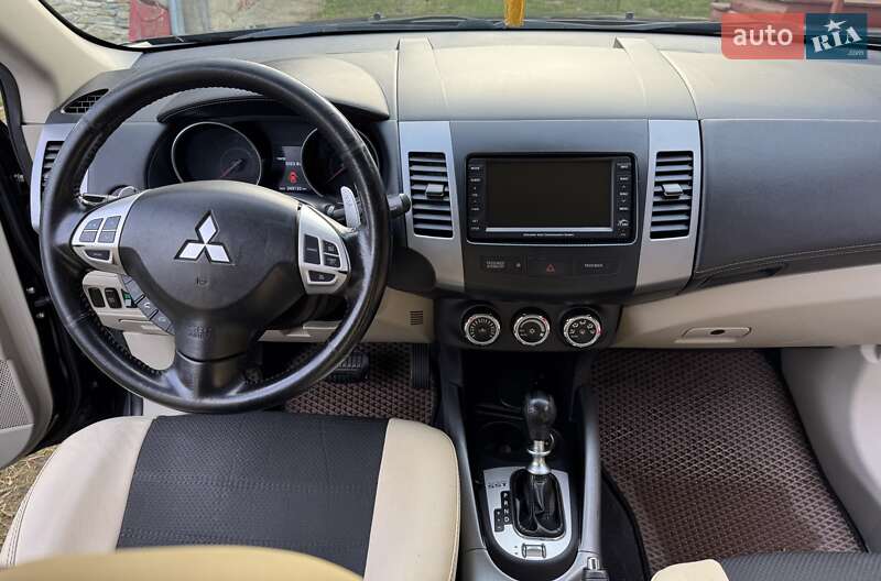 Внедорожник / Кроссовер Mitsubishi Outlander XL 2010 в Труханове