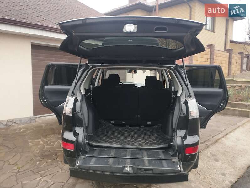 Позашляховик / Кросовер Mitsubishi Outlander XL 2008 в Дніпрі