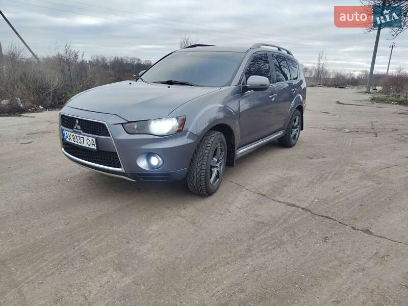Внедорожник / Кроссовер Mitsubishi Outlander XL 2010 в Краснограде