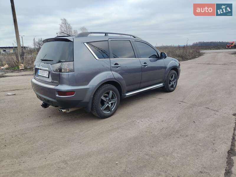 Внедорожник / Кроссовер Mitsubishi Outlander XL 2010 в Краснограде