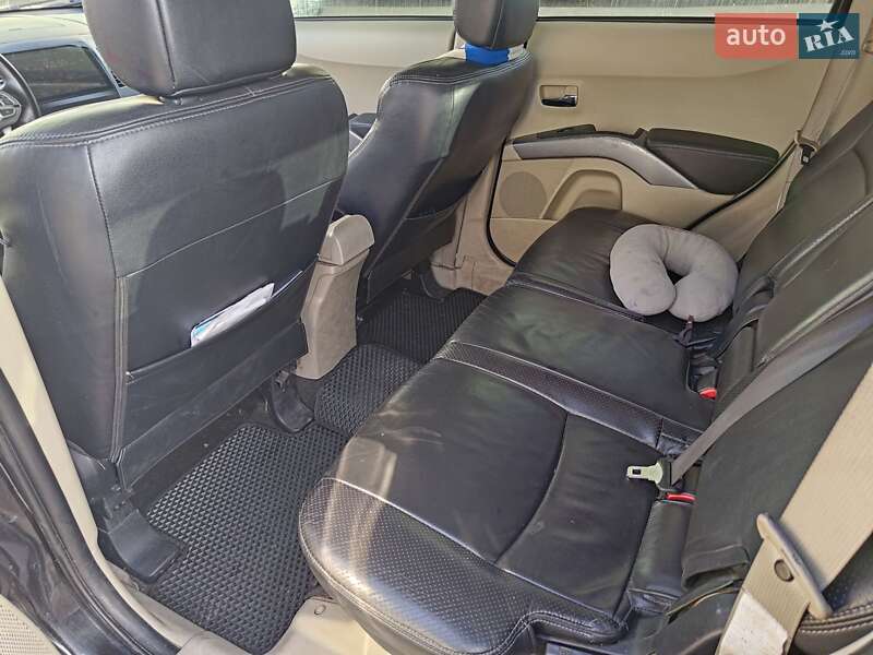 Внедорожник / Кроссовер Mitsubishi Outlander XL 2008 в Киеве