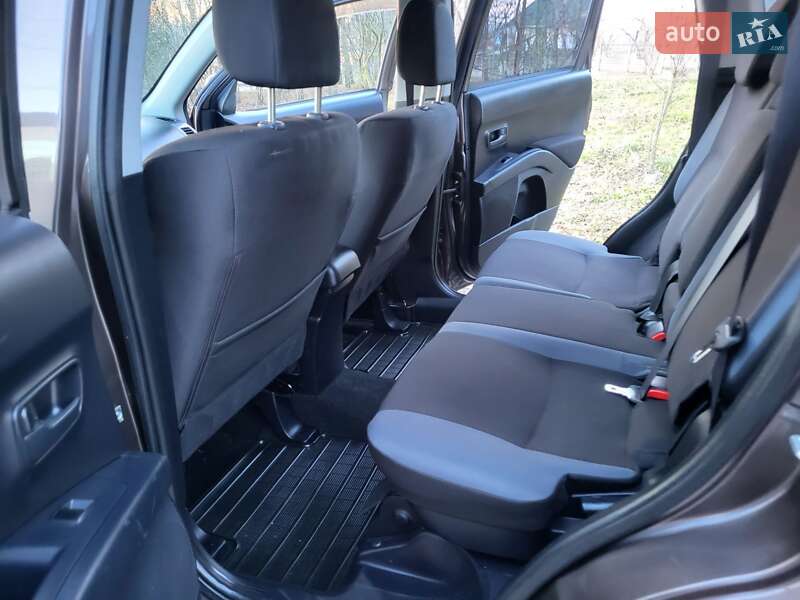 Внедорожник / Кроссовер Mitsubishi Outlander XL 2010 в Хмельницком