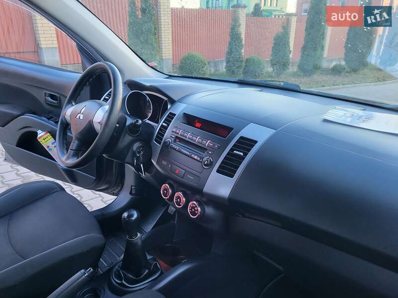 Внедорожник / Кроссовер Mitsubishi Outlander XL 2010 в Хмельницком