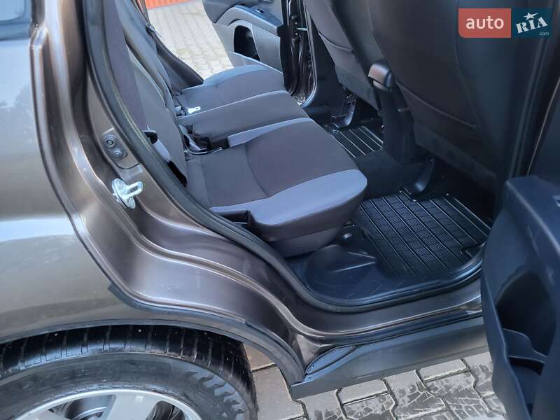 Внедорожник / Кроссовер Mitsubishi Outlander XL 2010 в Хмельницком