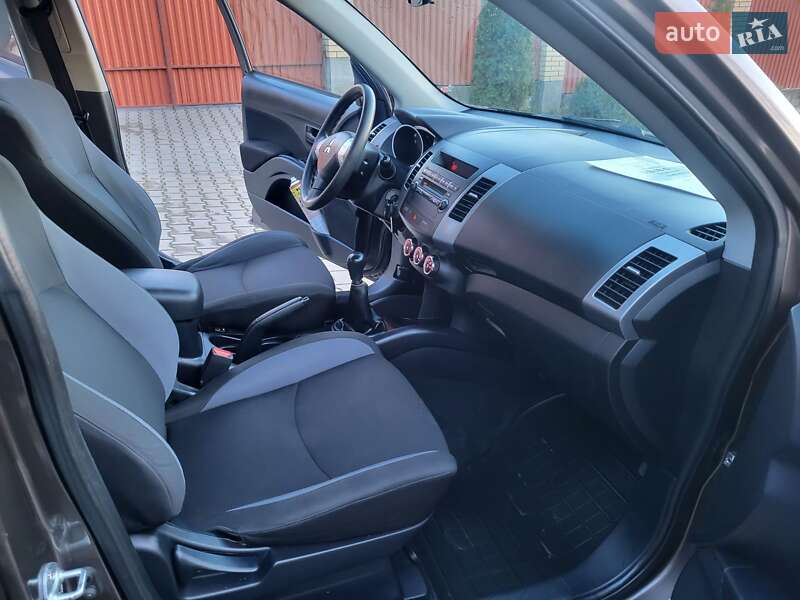 Внедорожник / Кроссовер Mitsubishi Outlander XL 2010 в Хмельницком