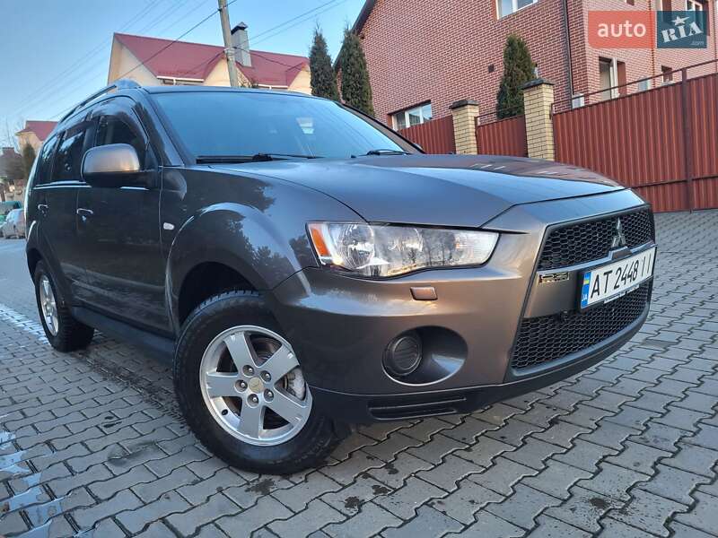 Внедорожник / Кроссовер Mitsubishi Outlander XL 2010 в Хмельницком