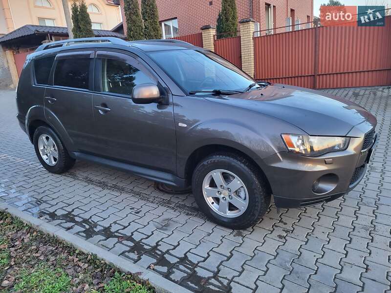 Внедорожник / Кроссовер Mitsubishi Outlander XL 2010 в Хмельницком