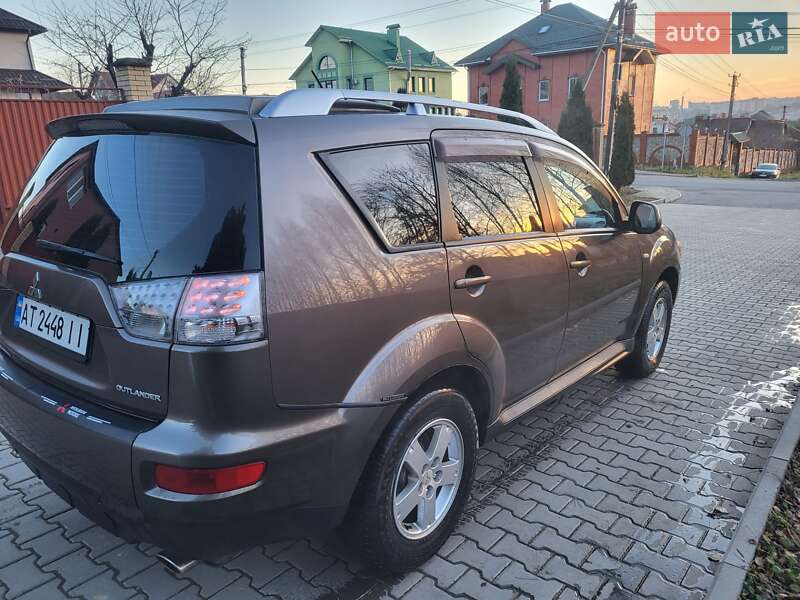 Внедорожник / Кроссовер Mitsubishi Outlander XL 2010 в Хмельницком
