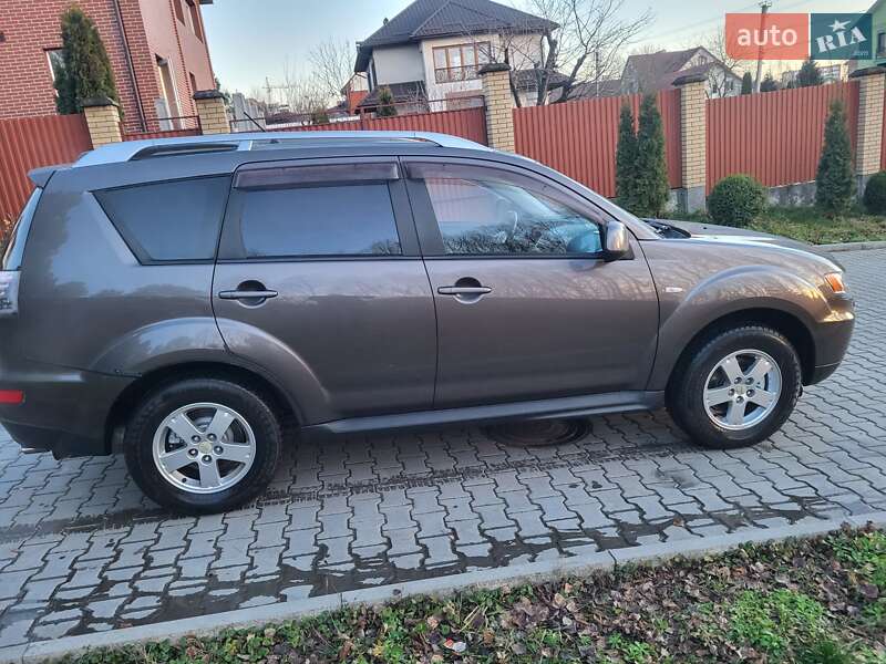Внедорожник / Кроссовер Mitsubishi Outlander XL 2010 в Хмельницком