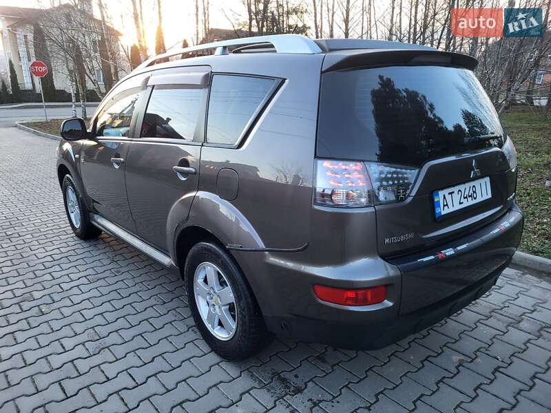 Внедорожник / Кроссовер Mitsubishi Outlander XL 2010 в Хмельницком