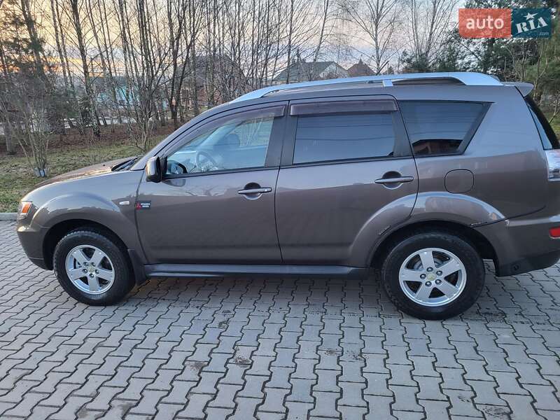 Внедорожник / Кроссовер Mitsubishi Outlander XL 2010 в Хмельницком