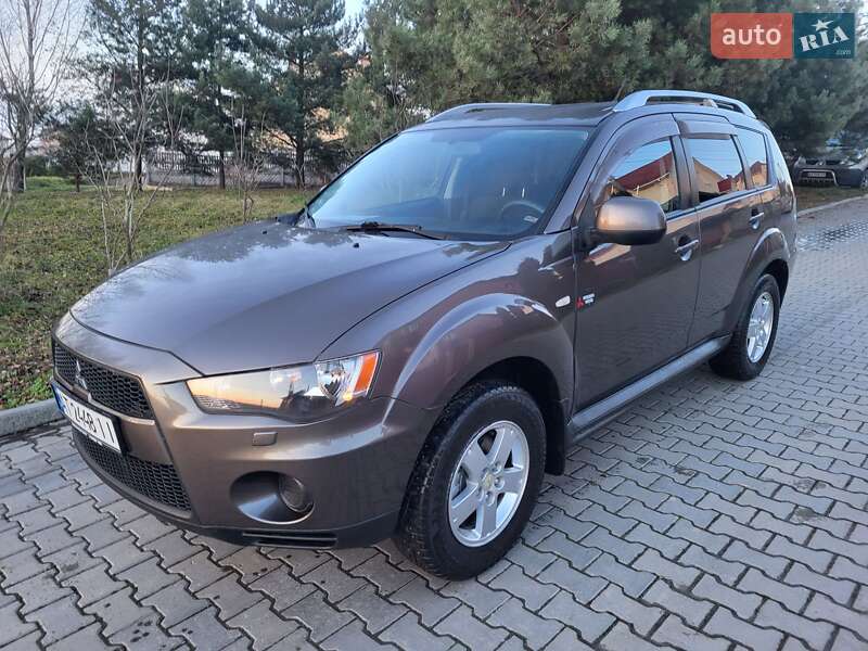 Внедорожник / Кроссовер Mitsubishi Outlander XL 2010 в Хмельницком