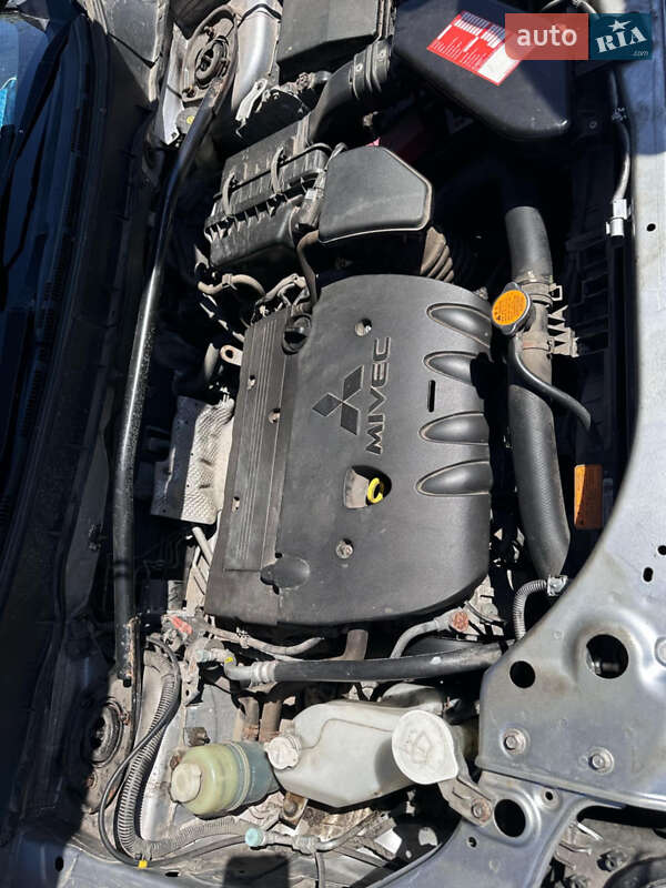 Внедорожник / Кроссовер Mitsubishi Outlander XL 2010 в Полонном