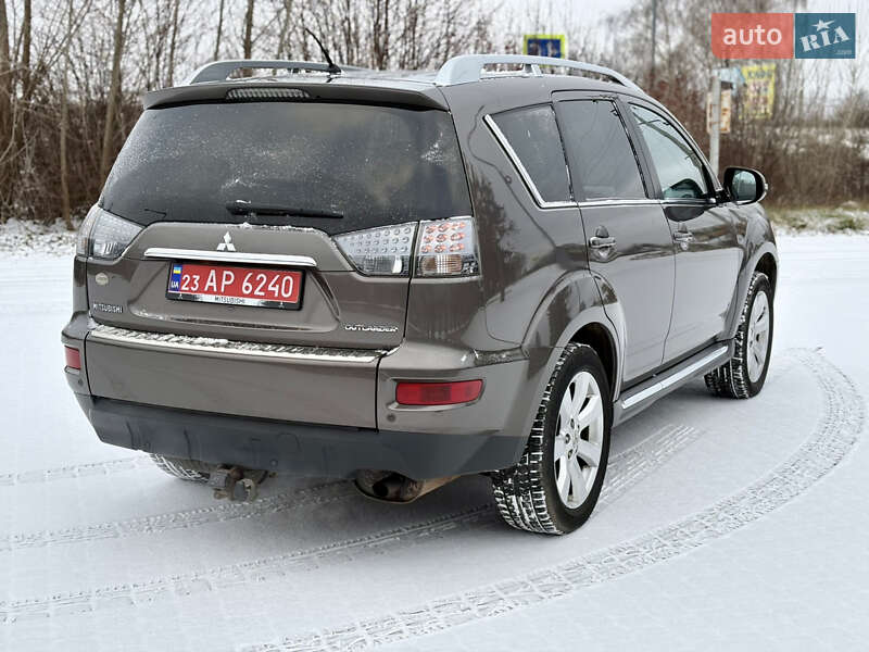 Внедорожник / Кроссовер Mitsubishi Outlander XL 2010 в Староконстантинове