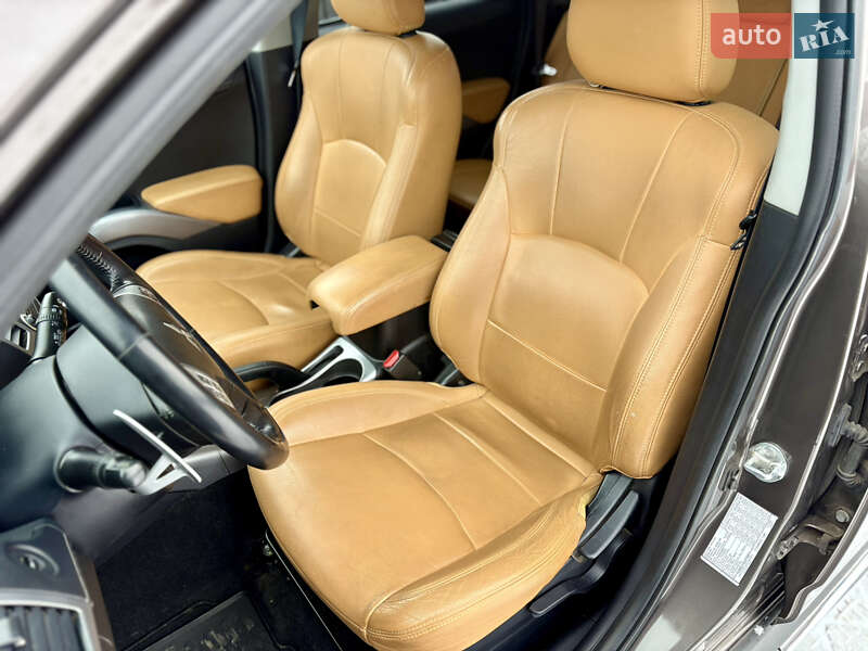 Внедорожник / Кроссовер Mitsubishi Outlander XL 2010 в Староконстантинове