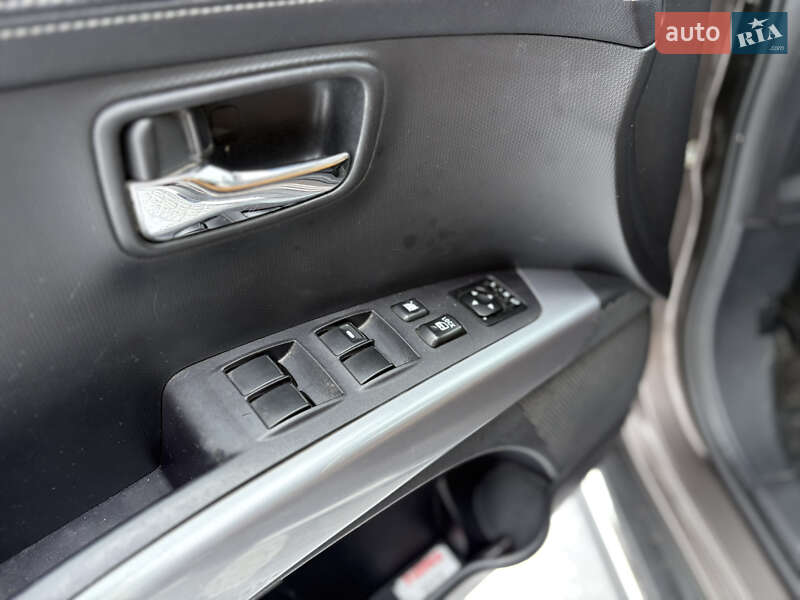 Внедорожник / Кроссовер Mitsubishi Outlander XL 2010 в Староконстантинове