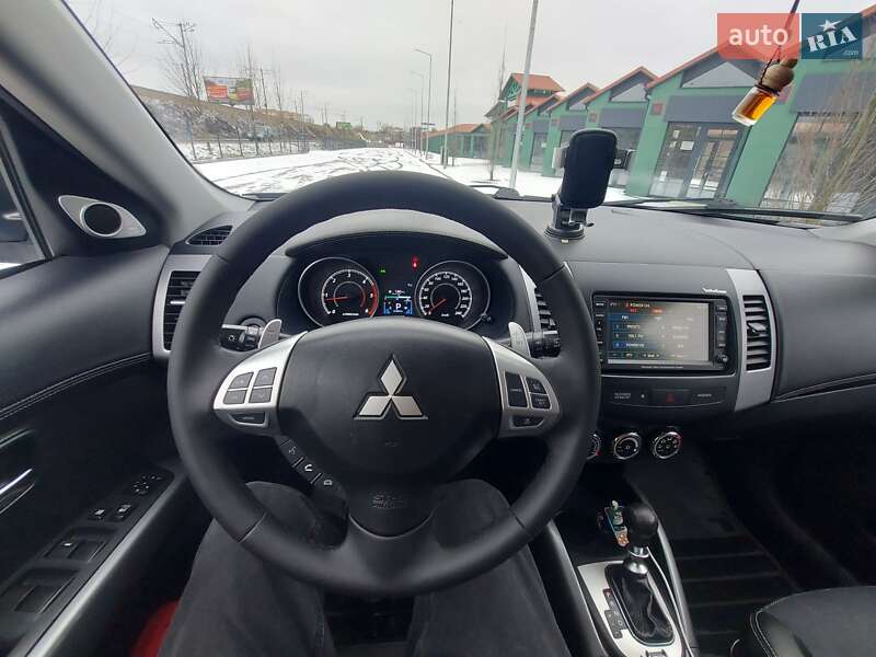 Внедорожник / Кроссовер Mitsubishi Outlander XL 2011 в Ирпене