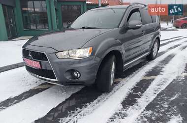 Внедорожник / Кроссовер Mitsubishi Outlander XL 2011 в Ирпене