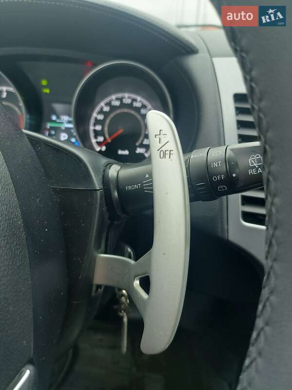 Внедорожник / Кроссовер Mitsubishi Outlander XL 2011 в Ирпене