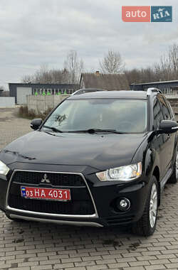 Внедорожник / Кроссовер Mitsubishi Outlander XL 2010 в Млинове
