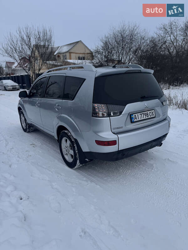 Позашляховик / Кросовер Mitsubishi Outlander XL 2008 в Броварах