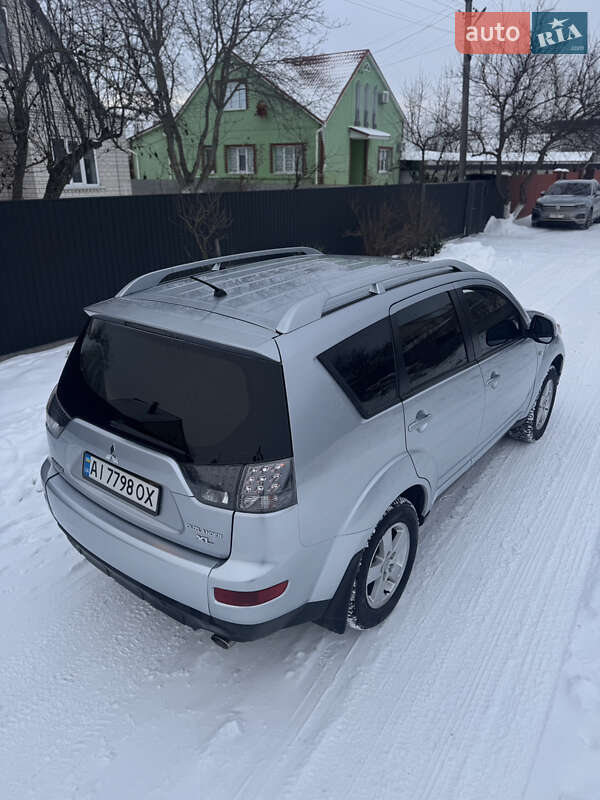Позашляховик / Кросовер Mitsubishi Outlander XL 2008 в Броварах