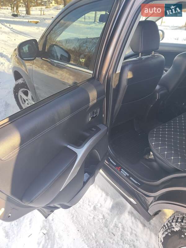 Внедорожник / Кроссовер Mitsubishi Outlander XL 2010 в Львове