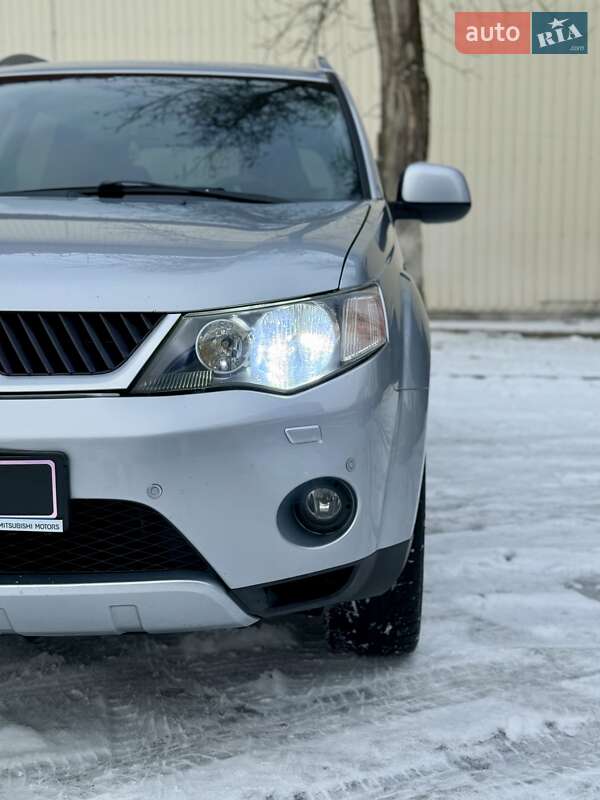 Внедорожник / Кроссовер Mitsubishi Outlander XL 2007 в Днепре
