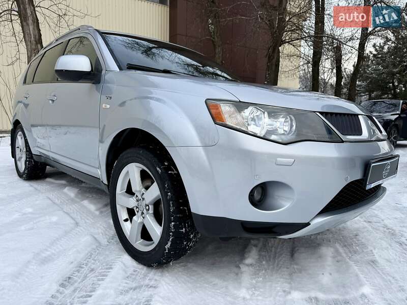 Внедорожник / Кроссовер Mitsubishi Outlander XL 2007 в Днепре