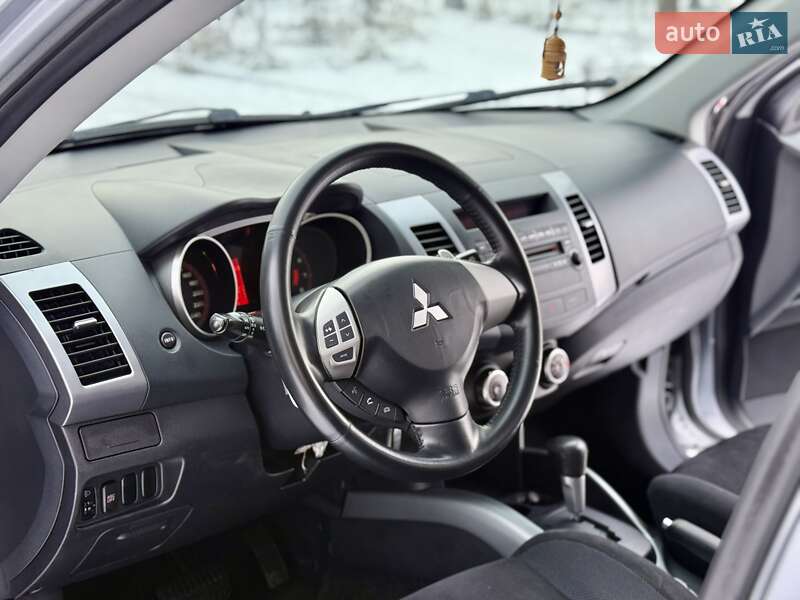 Внедорожник / Кроссовер Mitsubishi Outlander XL 2007 в Днепре
