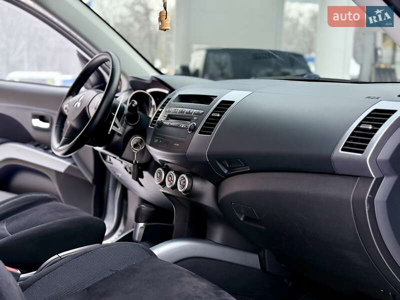 Внедорожник / Кроссовер Mitsubishi Outlander XL 2007 в Днепре