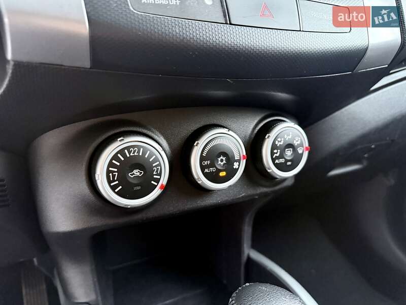 Внедорожник / Кроссовер Mitsubishi Outlander XL 2007 в Днепре