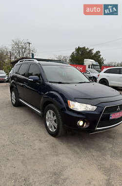 Внедорожник / Кроссовер Mitsubishi Outlander XL 2010 в Вознесенске