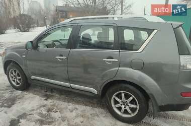 Позашляховик / Кросовер Mitsubishi Outlander XL 2009 в Києві